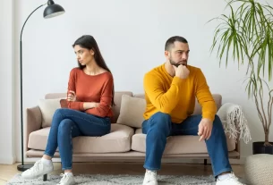 Namoro que Atrasa a Vida